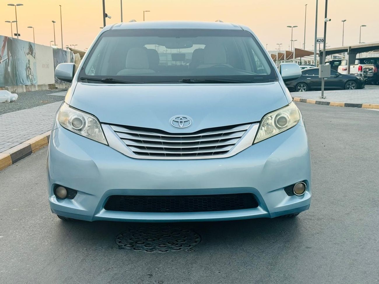 تويوتا سيينا LE