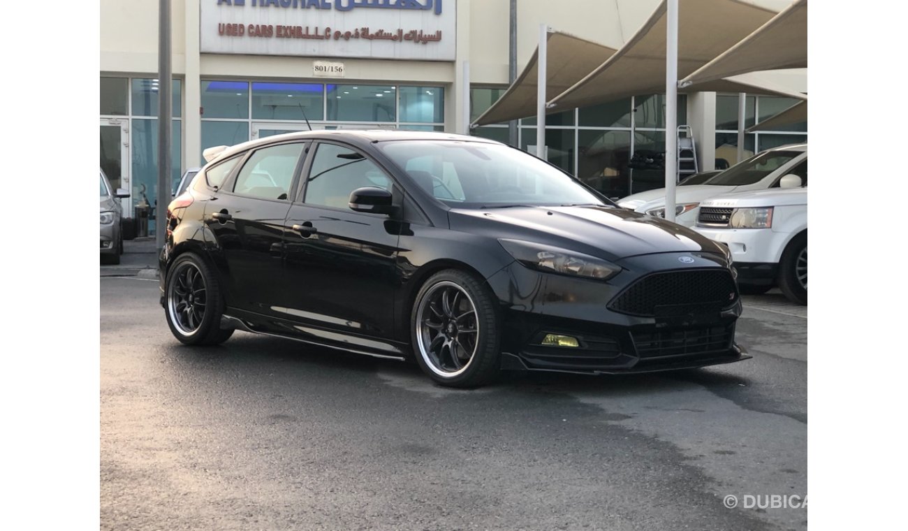 Ford Focus Ford Focus ST model 2017 GCC car prefect condition full option low mileage