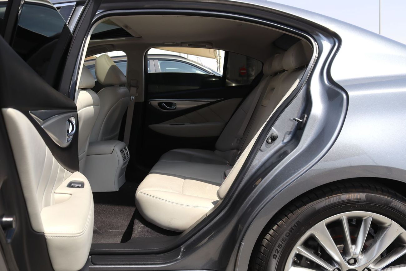 Infiniti Q50 Luxe 3.0L Infiniti Q50 - 2021  - GCC- Full Option - Accident-Free - 6(V) - 3.0L - Excellent Conditio