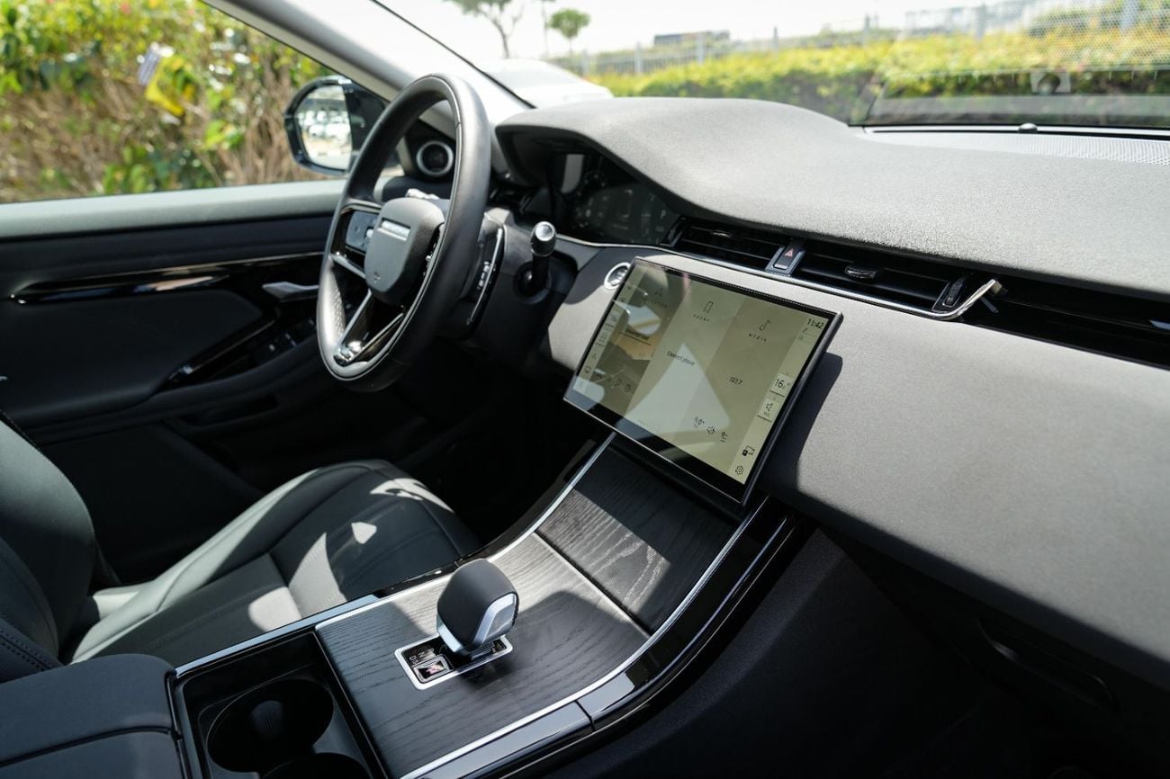 لاند روفر رانج روفر إيفوك SE P250 DYNAMIC 2025!! FIVE YEARS WARRANTY!! THREE YEARS SERVICE CONTRACT