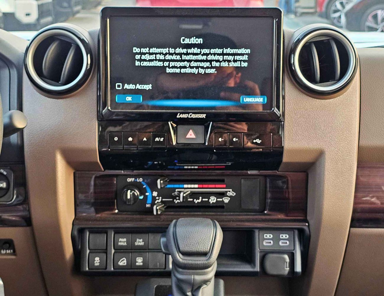 Toyota Land Cruiser 70 LC76 | A/T | 2.8L V4 DIESEL | WINCH SNORKEL | DVD CAMERA | HIGH OPTION | CODE # LX-Z