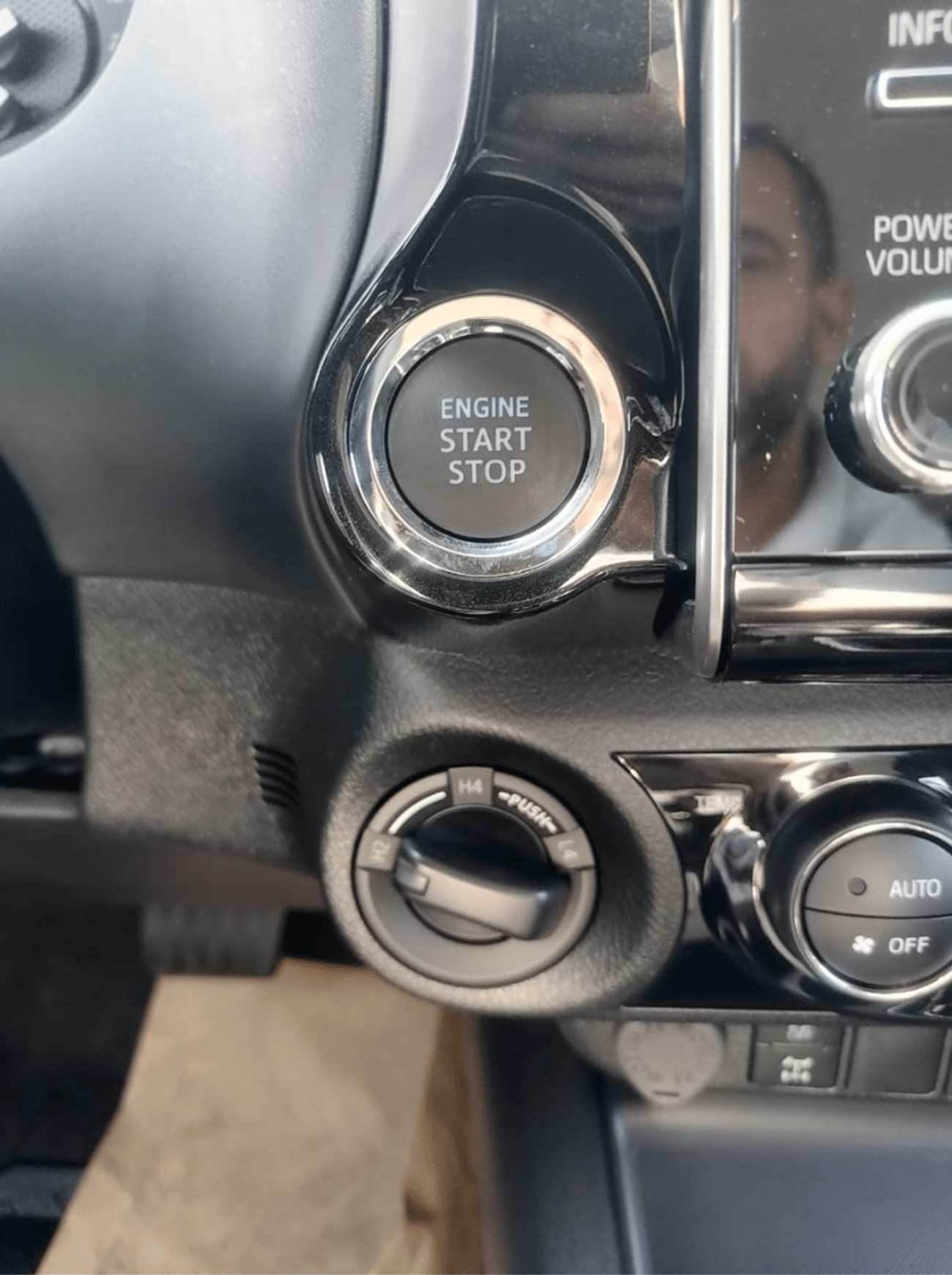 Toyota Hilux ECTJRD004 - 2025 Toyota Hilux Double Cab Pick Up Full Options GLX - 2.4L Diesel Auto - Push Start - 