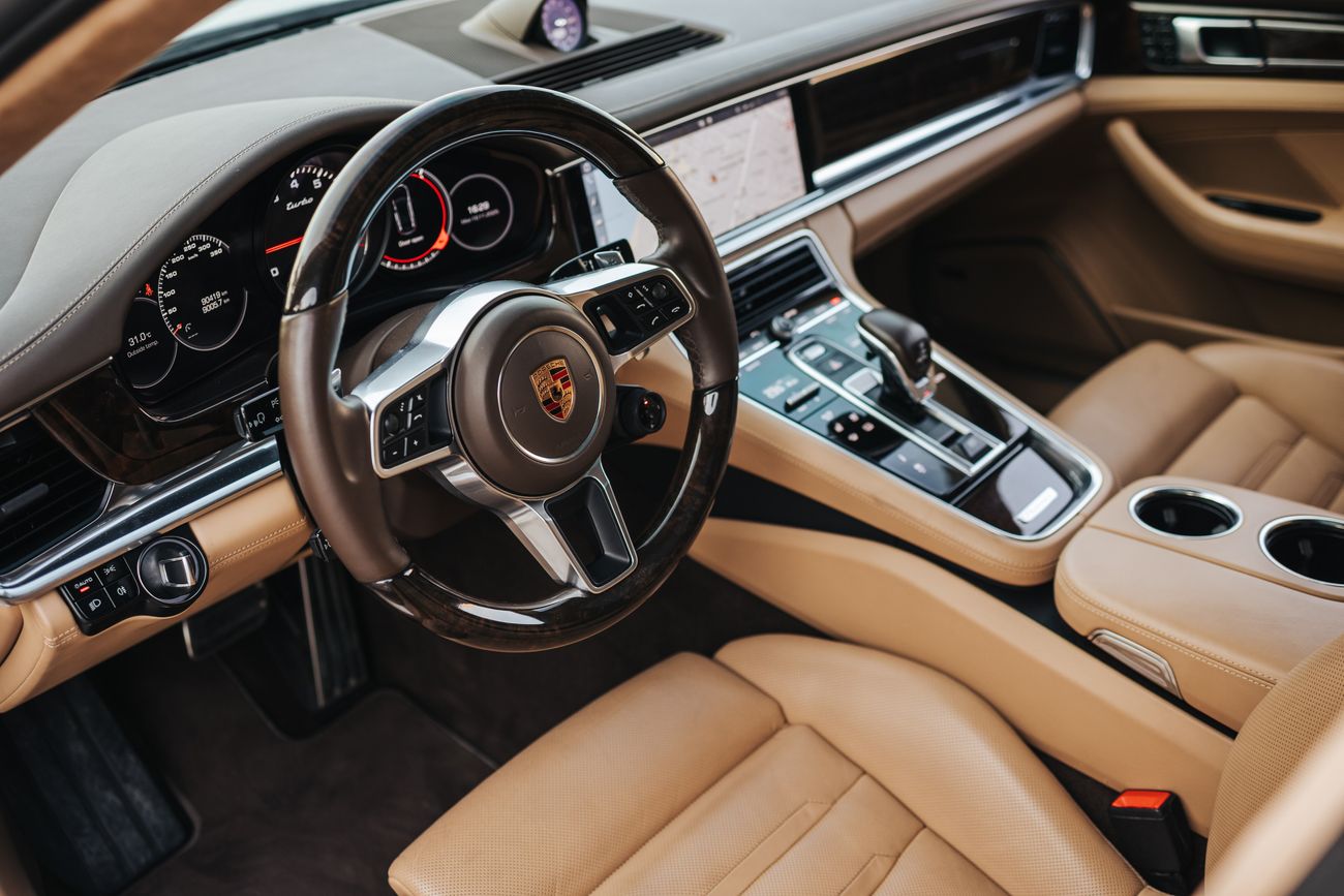 Porsche Panamera Turbo 4.0L AWD