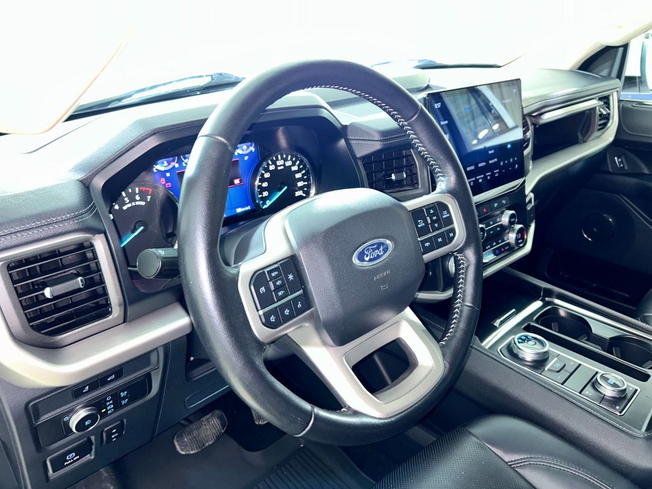 فورد إكسبيديشن XLT XT222 / AL TAYER MOTORS AL QOUZ SHOWROOM