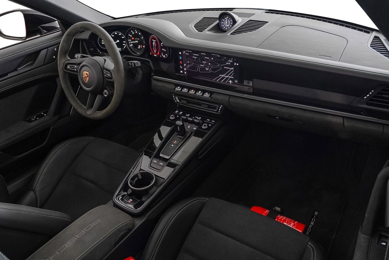 Porsche 911 Targa 4GTS 3.0L (450 HP)