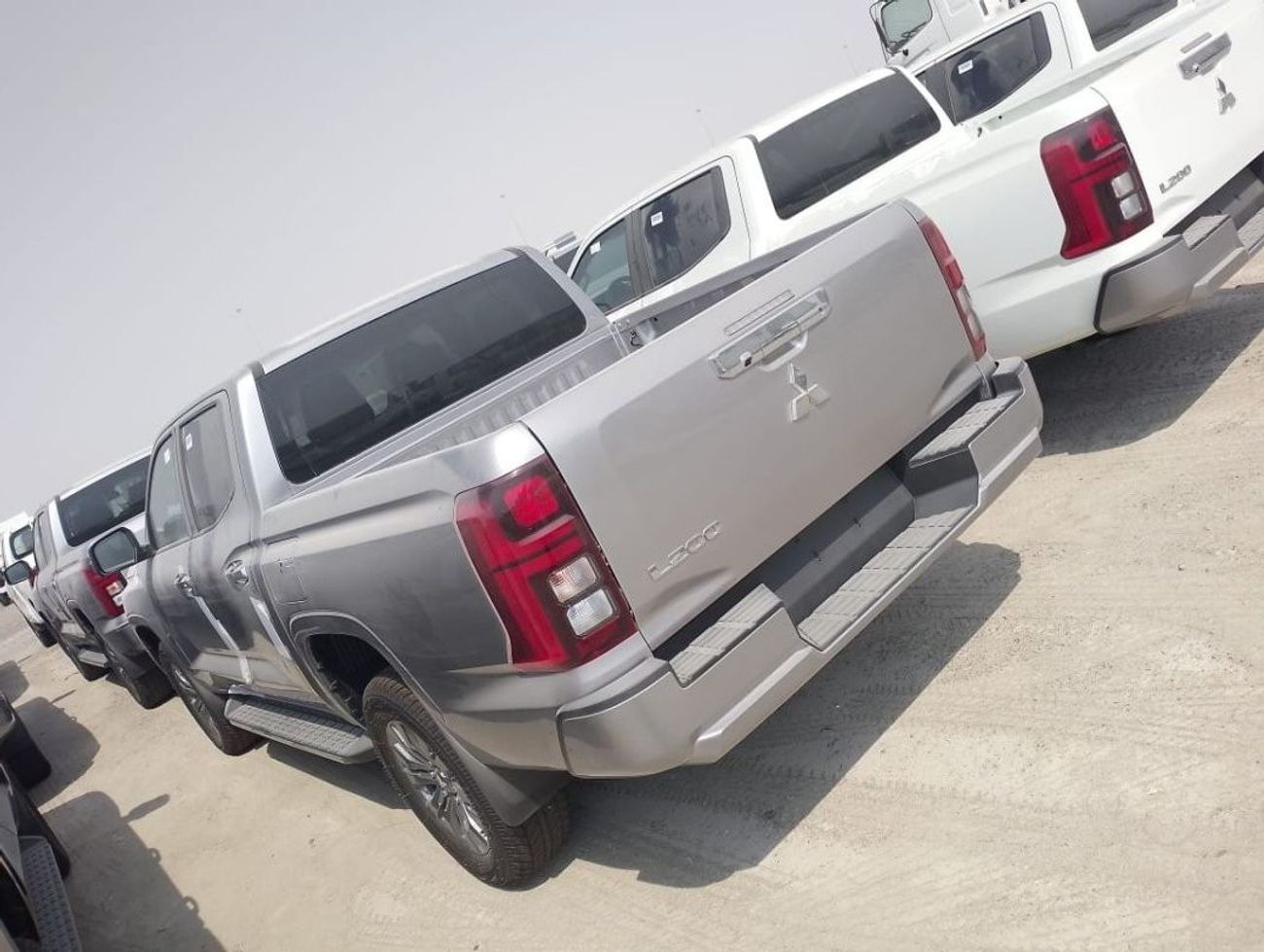 Mitsubishi L200 2.4L DIESEL FULL OPTION A/T 2024