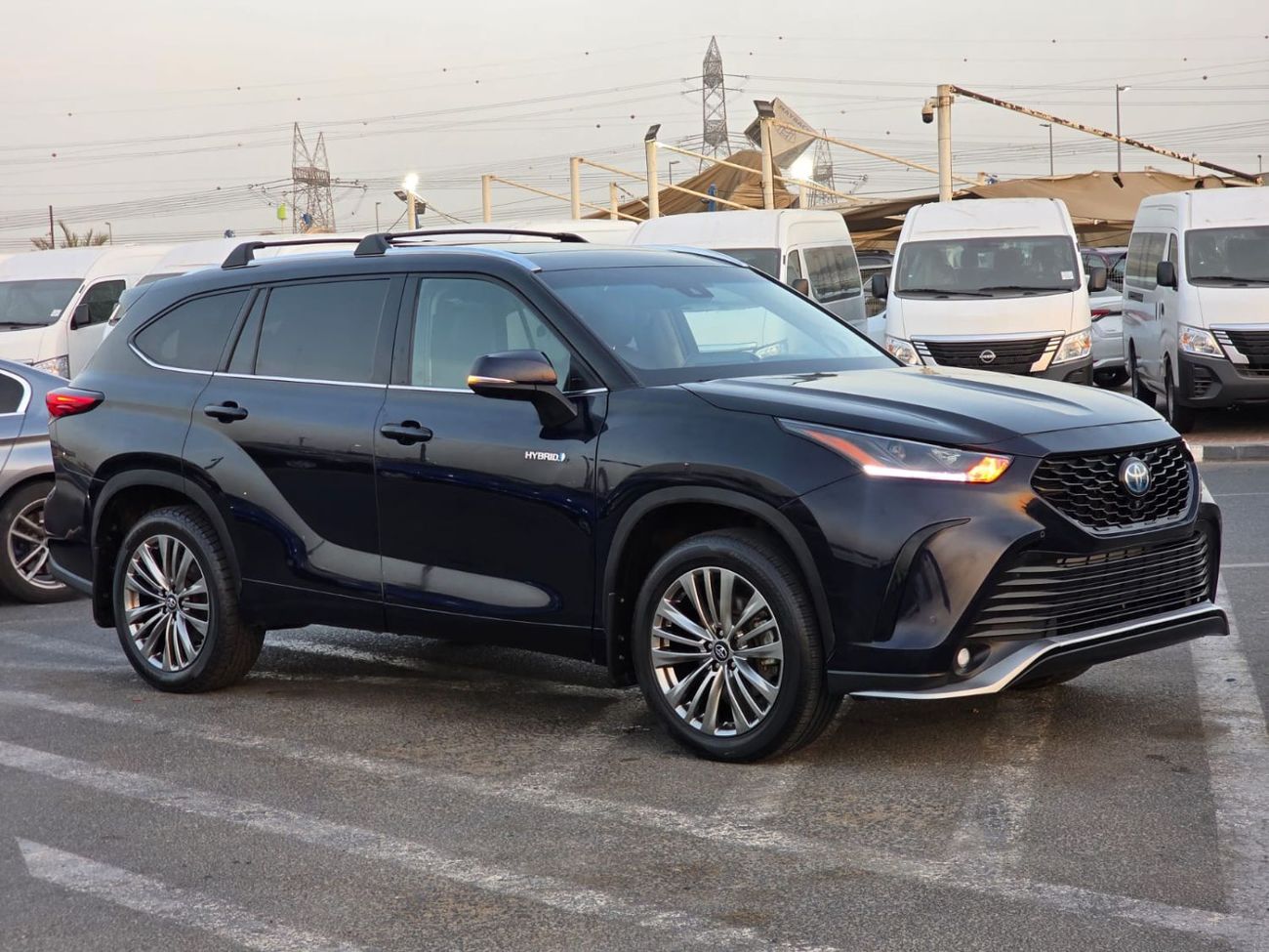 تويوتا هايلاندر 2.5L Hybrid Platinum