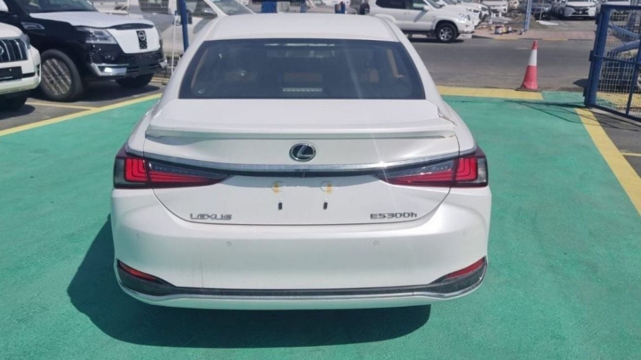 Lexus ES 300 2.5 L  HYBRIED  2024 MODEL GCC