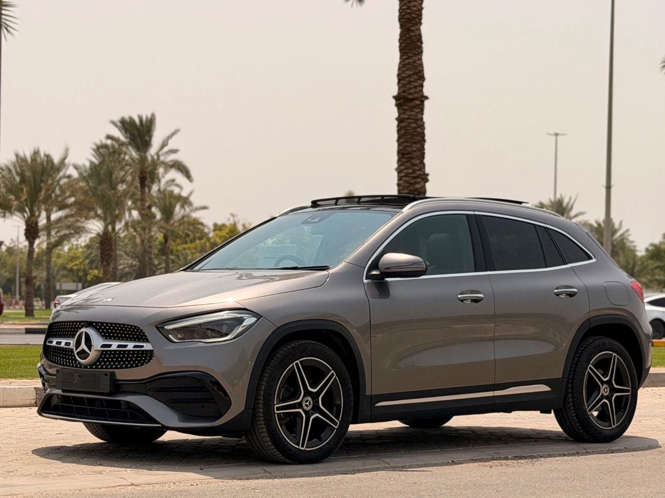 Mercedes Benz GLA 200 AMG PREMIUM