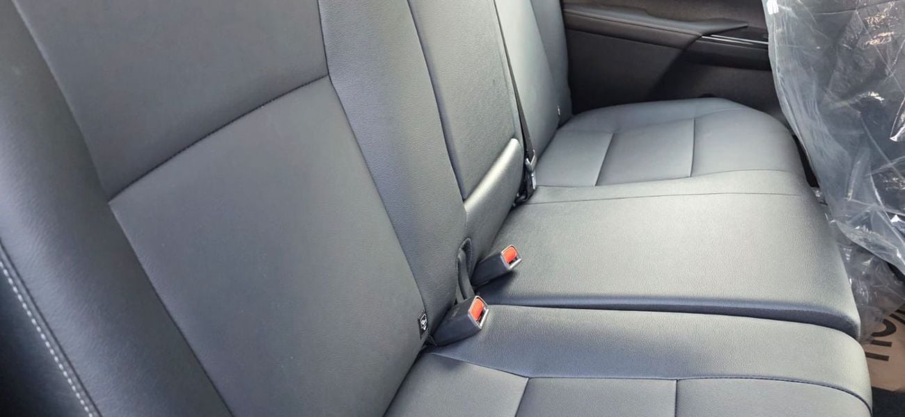 تويوتا هيلوكس RHD DIESEL FULL OPTION