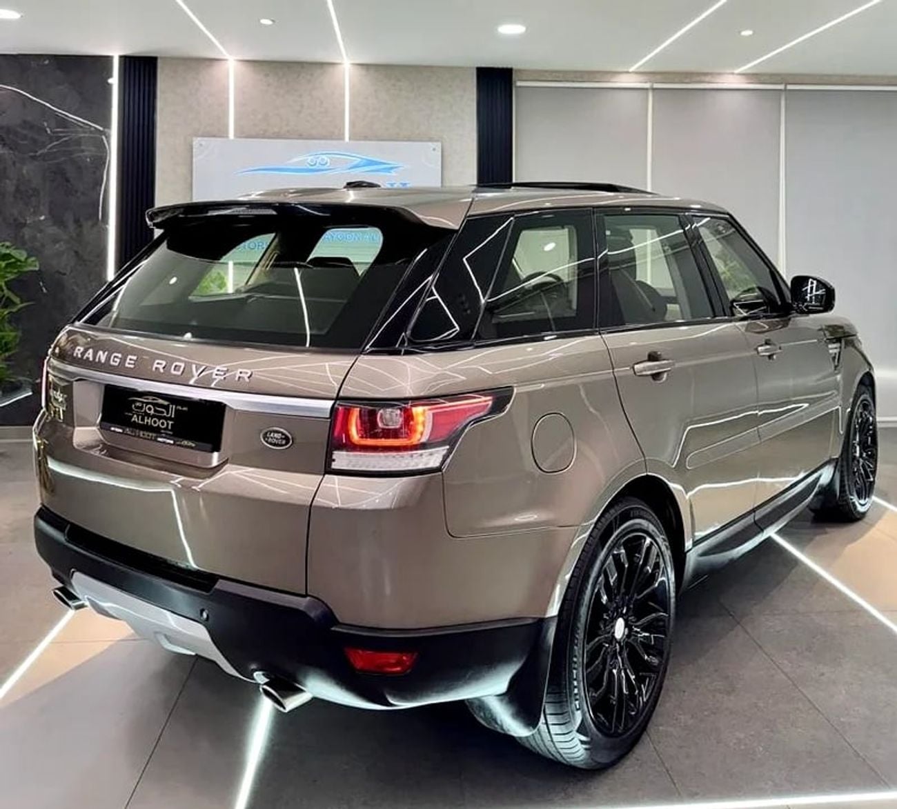 Land Rover Range Rover Sport SUPERCHARGED || GCC II FULLY LOADED || FOOTSTEPS || GIVEN WARRANTY