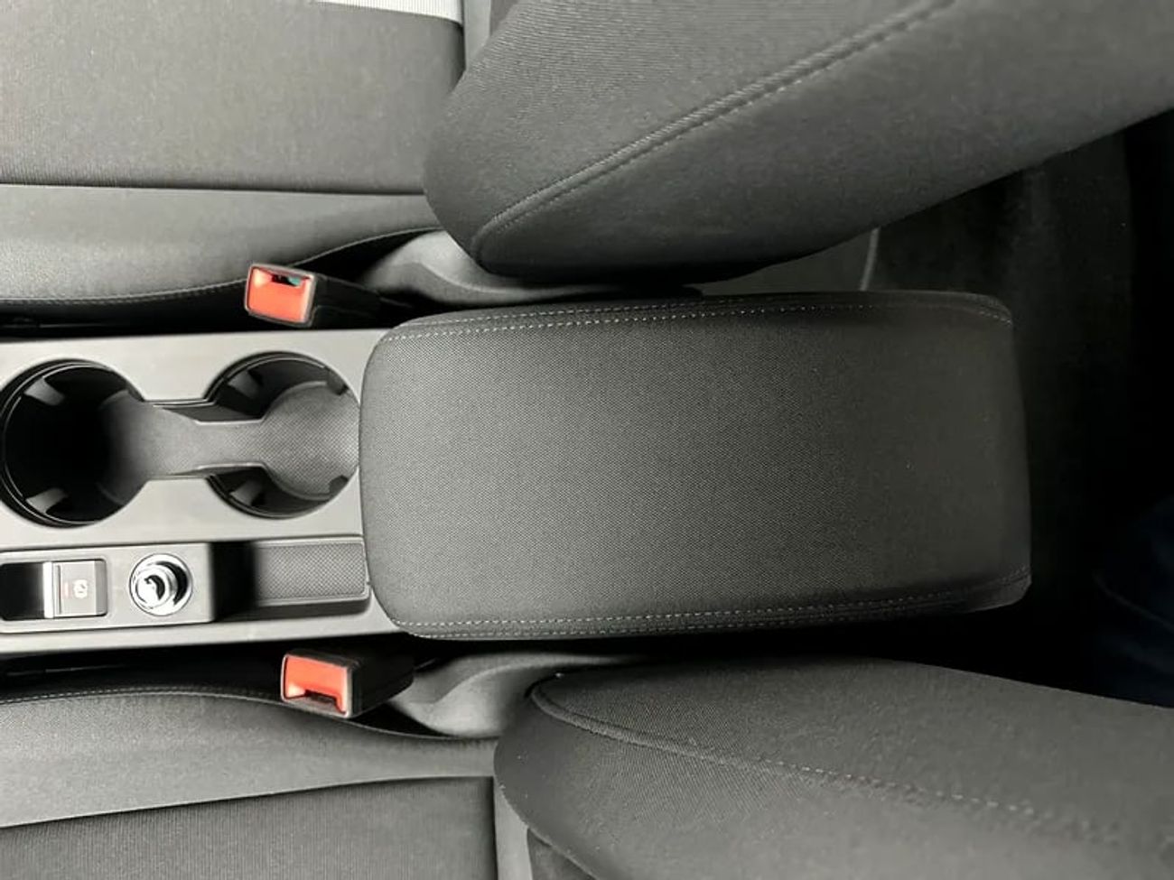 أودي A3 35 TFSI S Line 1.4L Sedan 35 TFSI 150hp Standard (Ref# 84620)