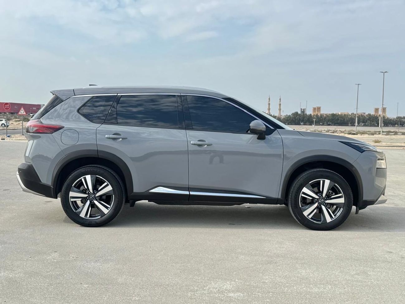 نيسان إكس تريل 2023X-TRAIL SL 2.5L GCC Full Options 7 seats