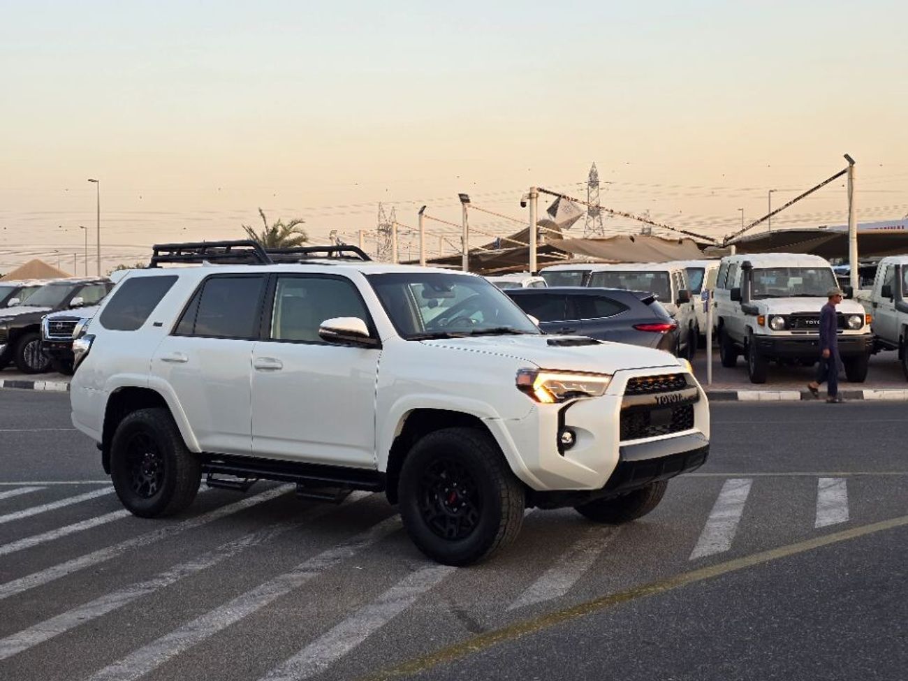 تويوتا Runner4 2024 Full option 4x4 , sunroof and 7 seater