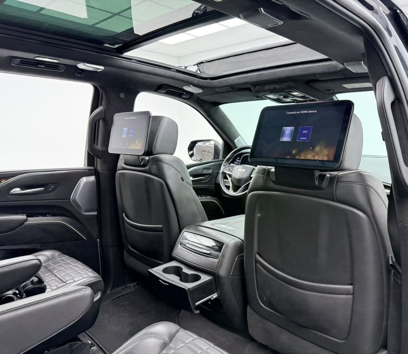 Cadillac Escalade SPORT PLATINUM 2023 Cadillac Escalade Sport Platinum, Excellent Condition, European Specs.