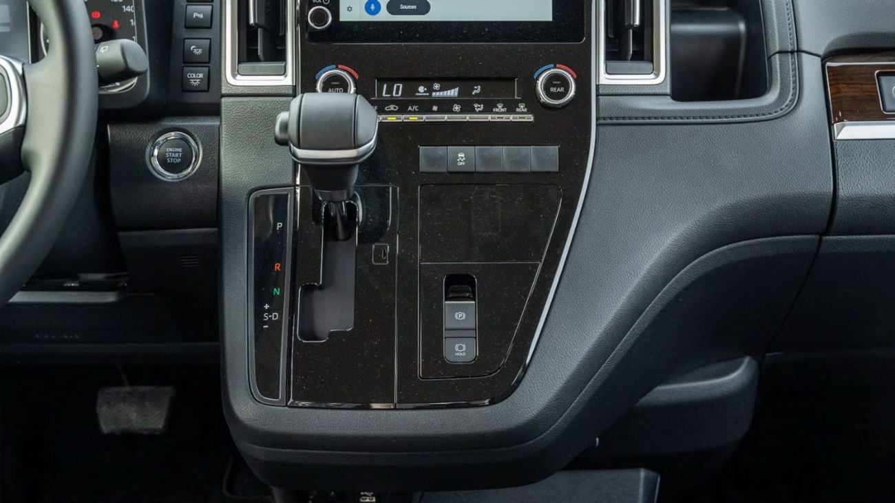 تويوتا جرافينا Toyota Granvia Premium 3.5L 2026