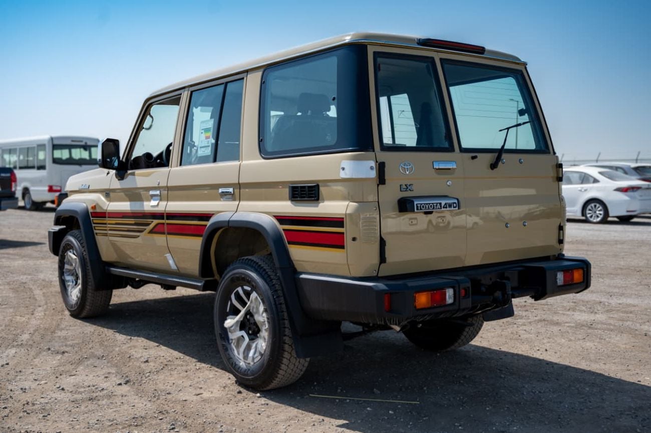 Toyota Land Cruiser 70 LC 76 2.8L | Diesel | 4 Cylinder | 6 Speed Automatic | 5 Door | 5 Seats