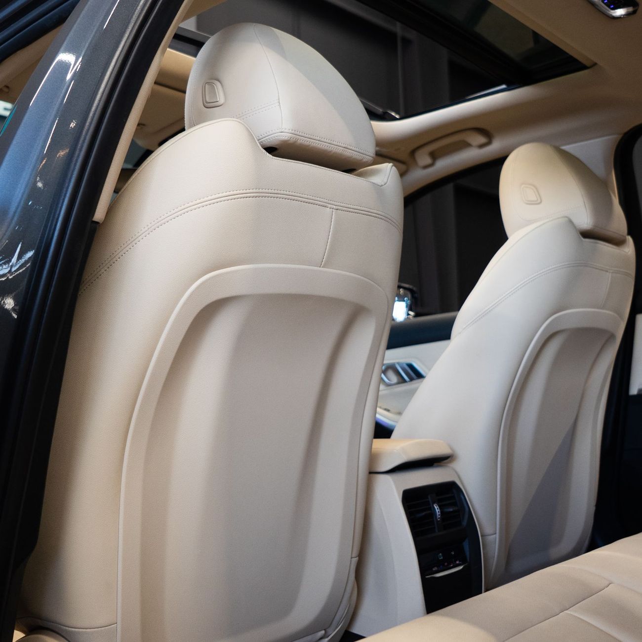 بي أم دبليو 320 Exclusive 2.0L AED 1,340 pm • 0% Downpayment • BMW 320i • 1 Year Warranty