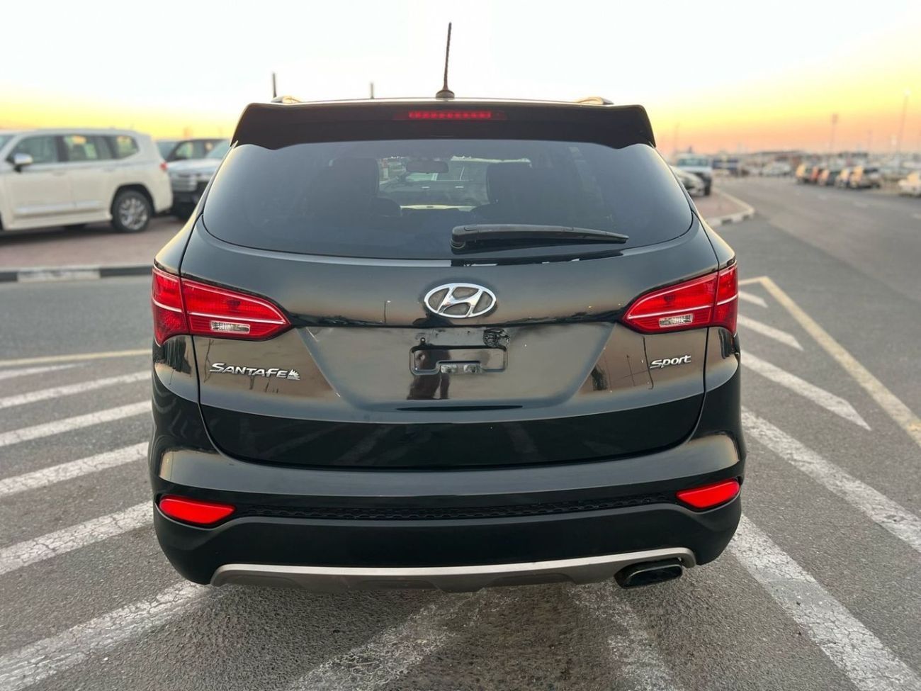 Hyundai Santa Fe 2015 Hyundai Santa Fe - 2.4L V4 - Accident Free - Clean Car  - Canadian Spec