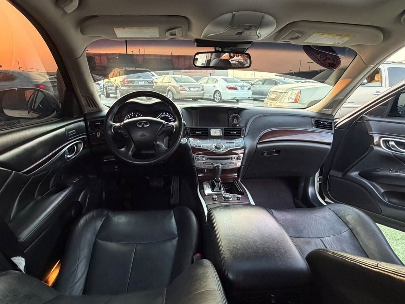 Infiniti Q70 EXCELLENCE First owner from the dealership, full option, sunroof, two keys