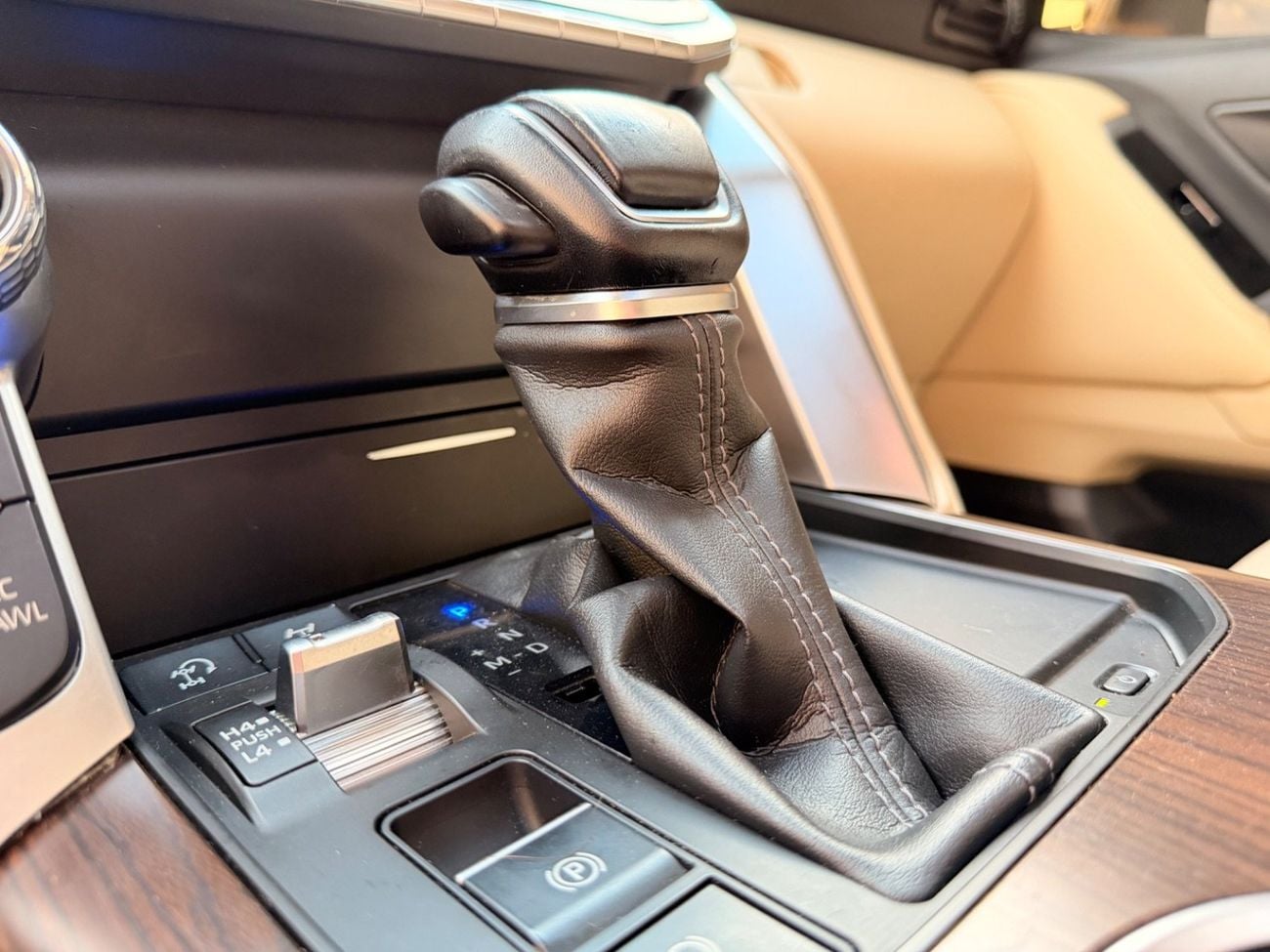 تويوتا لاند كروزر VXR 3.5L