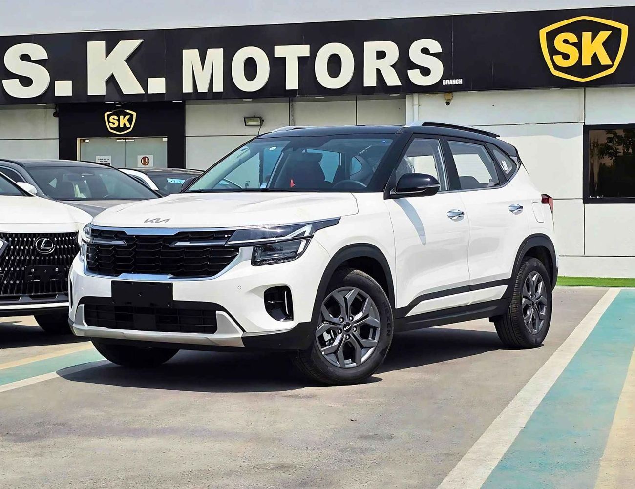 Kia Seltos CVT LUXURY/ DUAL TONE WITH BLACK ROOF / PANORAMIC ROOF/1.5L PETROL V4 (CODE#KSLL)