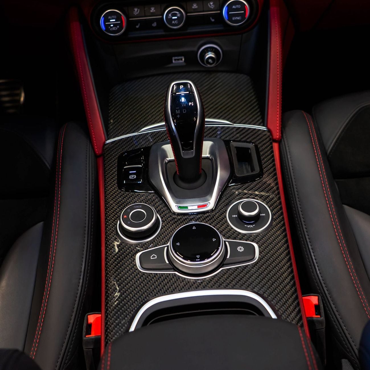 ألفا روميو ستيلفيو QUADRIFOGLIO