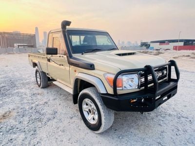 Toyota Land Cruiser Pick Up DIESEL 4,5 LITER ,RIGHT HAND DRIVE ,BEIGE COLOR ,2020 MODEL