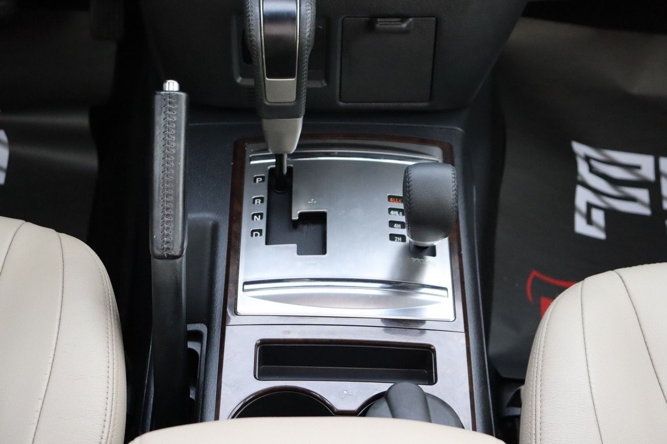 ميتسوبيشي باجيرو GLS هايلاين اعلى