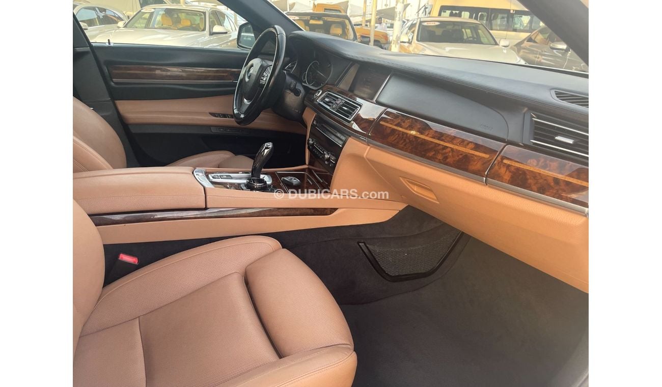 BMW 750Li Exclusive BMW 750 Li_TWIN POWER TERBO _GCC_2015_Excellent Condition _Full option