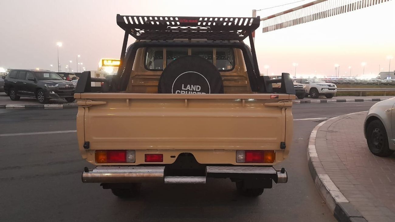 تويوتا لاند كروزر بيك آب V8 MANUAL RHD