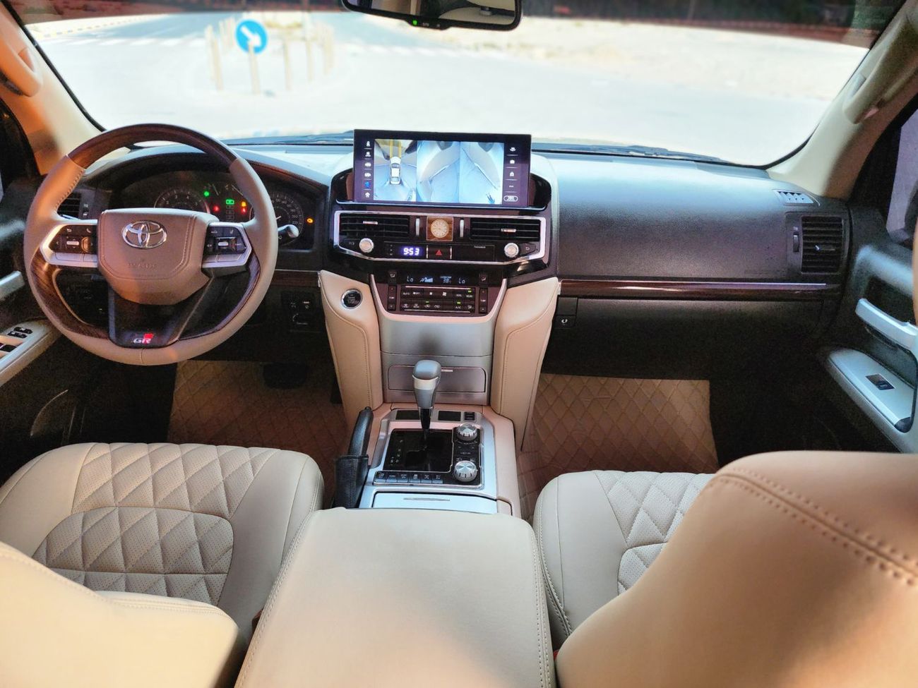 Toyota Land Cruiser GXR V8 MODEL 2010 UPGRADE 2024