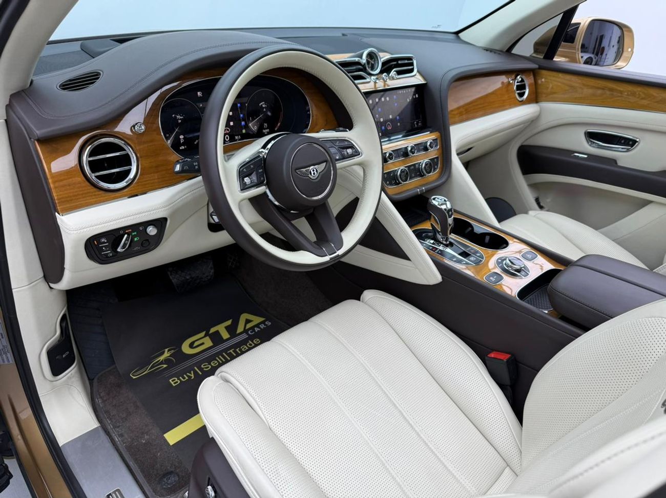 بنتلي بينتايجا 2022 Bentley Bentayga V8, 2027 Bentley Warranty + Service Pack, Full Bentley Service History, GCC