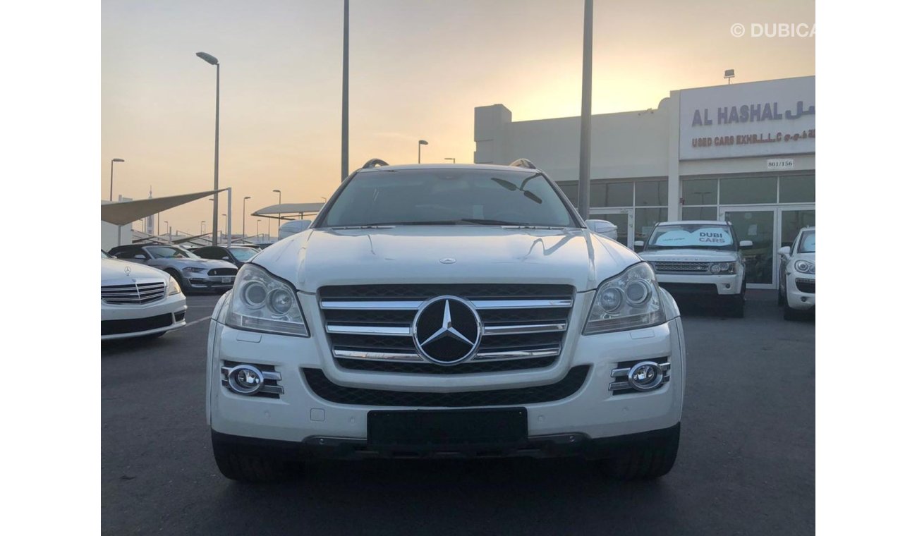 مرسيدس بنز GL 500 موديل 2009 خليجي السياره حاله نظيفه جدا من الداخل والخارج فل مواصفات بانوراما وجلد وكاميرا خلفيه وشا