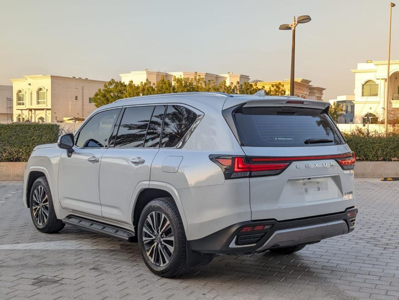 Lexus LX600 PRESTIGE