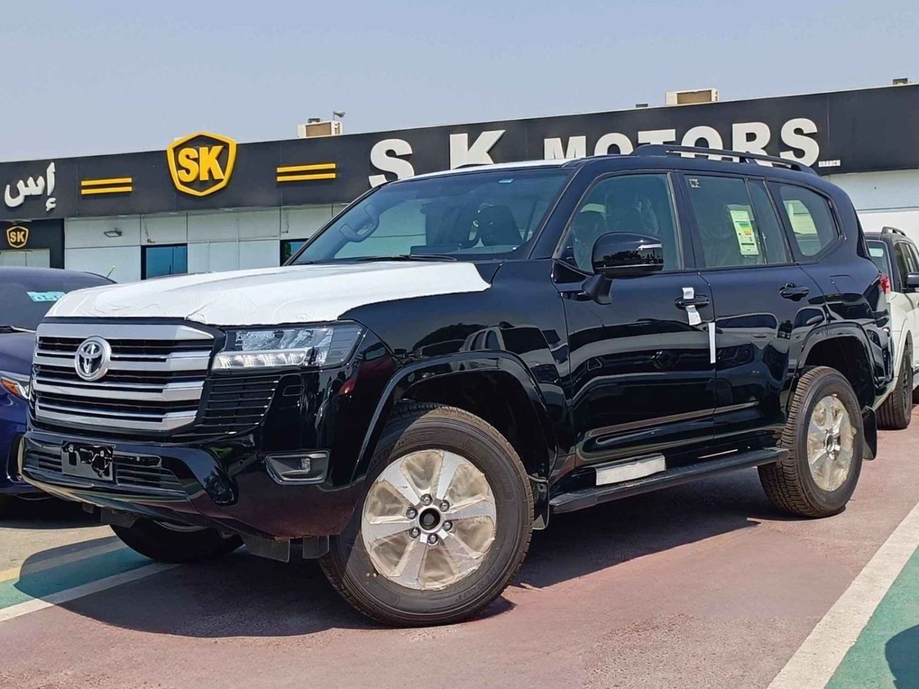 Toyota Land Cruiser GXR TWIN TURBO / 3.5L PETROL A/T / SUNROOF / DVD+CAMERA / REAR PARKING SENSOR (CODE # LC35GXRM)