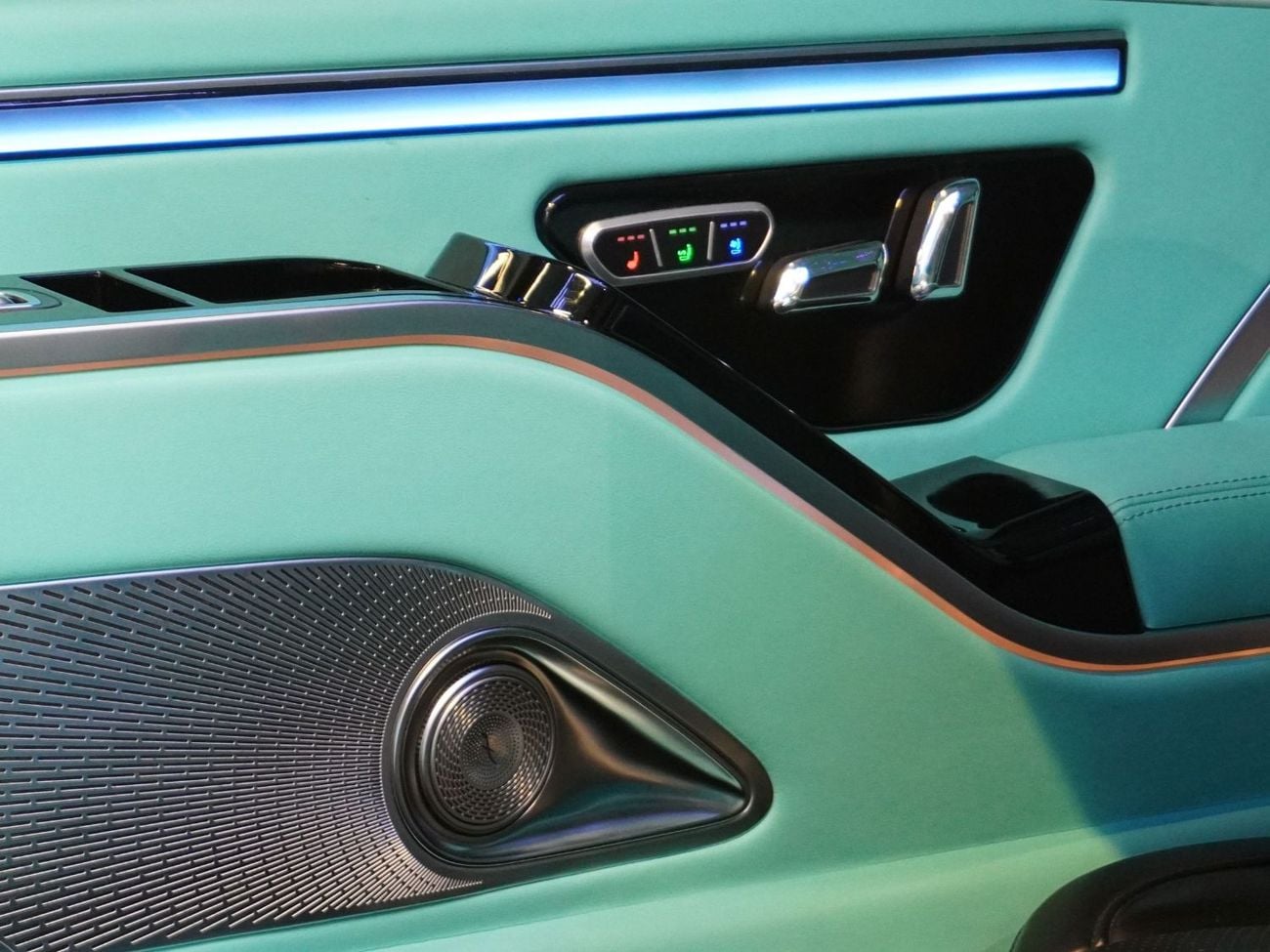 Mercedes-Benz V 300 VIP V-Class by Michael Cinco - Barugzai