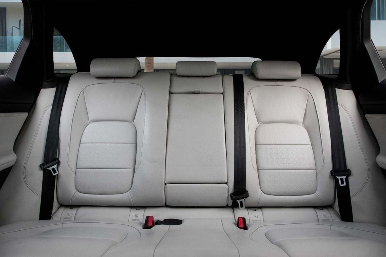 جاكوار F بيس S AWD  | 2,850 P.M (4 Years)⁣ | 0% Downpayment | Immaculate Condition!