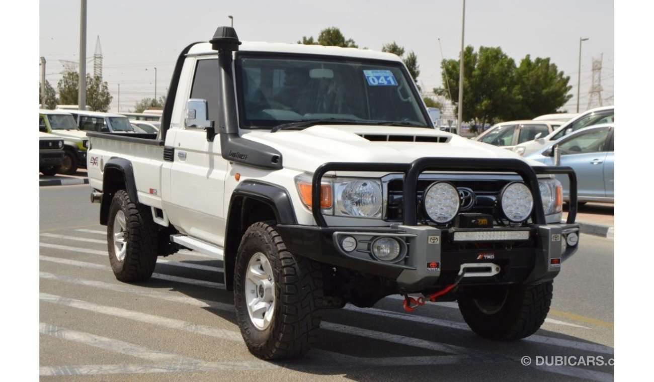 Toyota Land Cruiser Pick Up Clean car 1VD engine Diesel