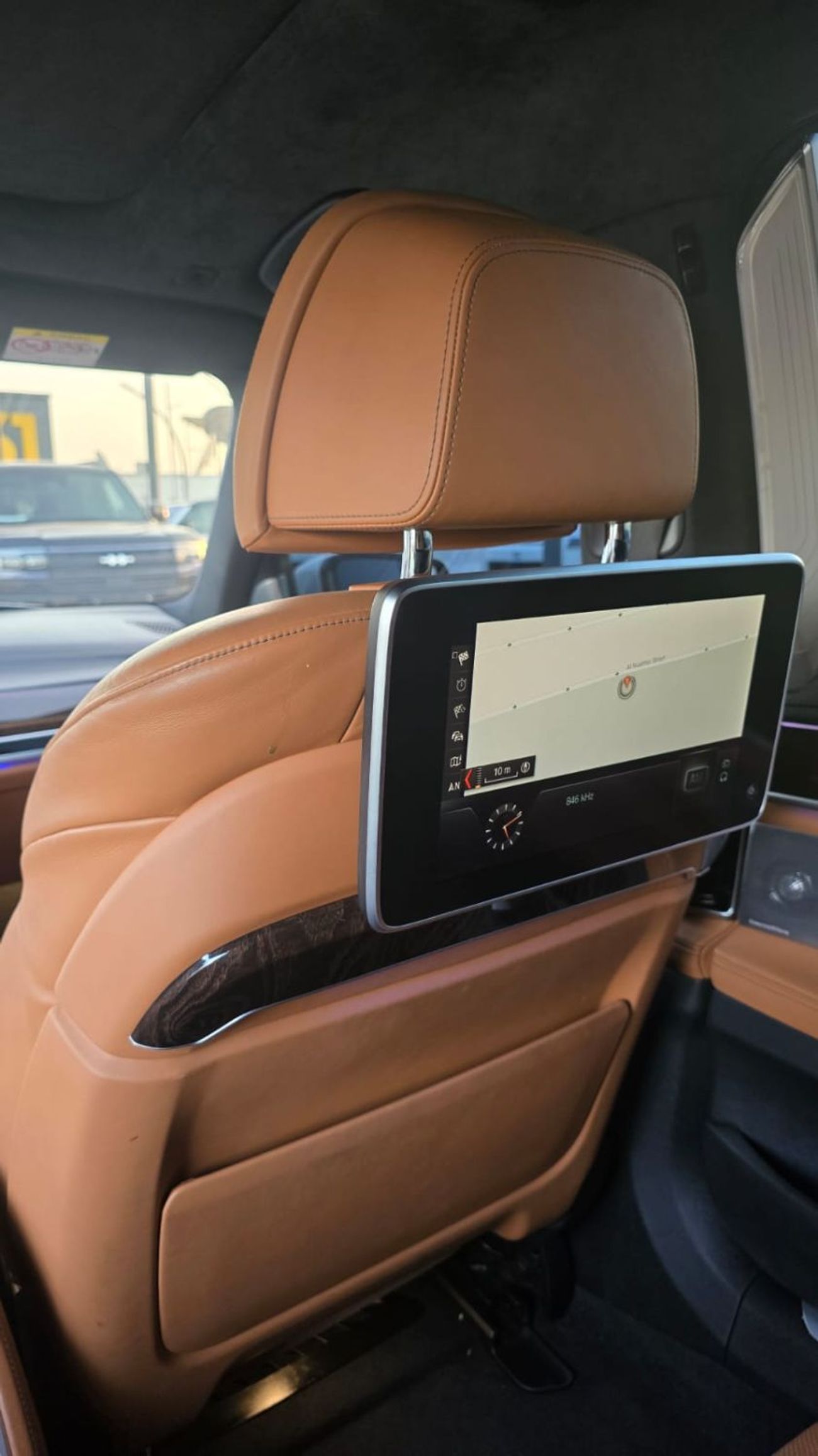 BMW 750Li Luxury 4.4L (443 HP)