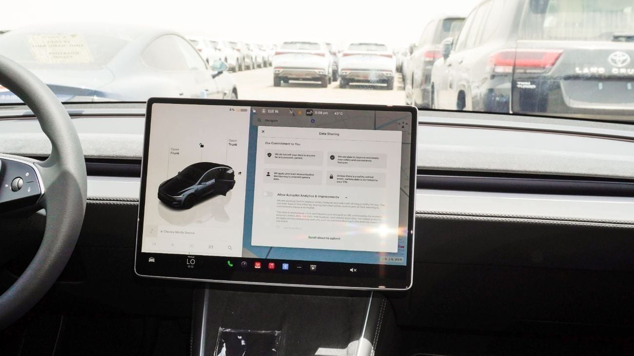 Tesla Model Y Real-Wheel Drive || Standard Range || 0 KM