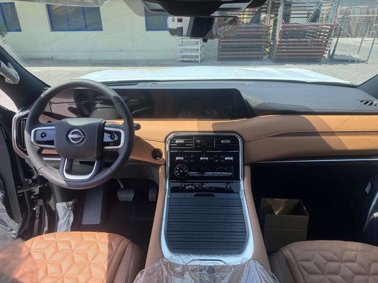 Nissan Patrol SE PLATINUM CITY 3.8L_2026_(BLACK/TAN)