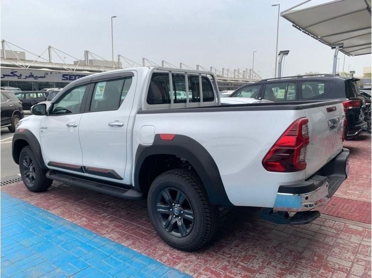 Toyota Hilux 2025 TOYOTA HILUX SR5 4.0L V6 WHITE AND BLACK AVAILABLE