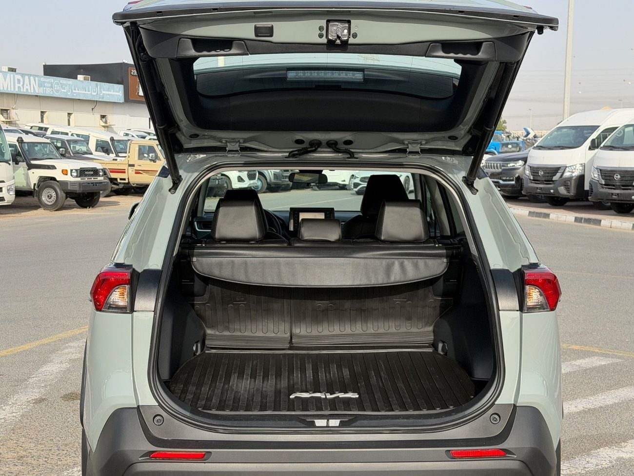 Toyota RAV4 VXR HEV 2.5L (219 HP) AWD 2022 Toyota RAV4 XLE hybrid 2.5L (219 HP) AWD