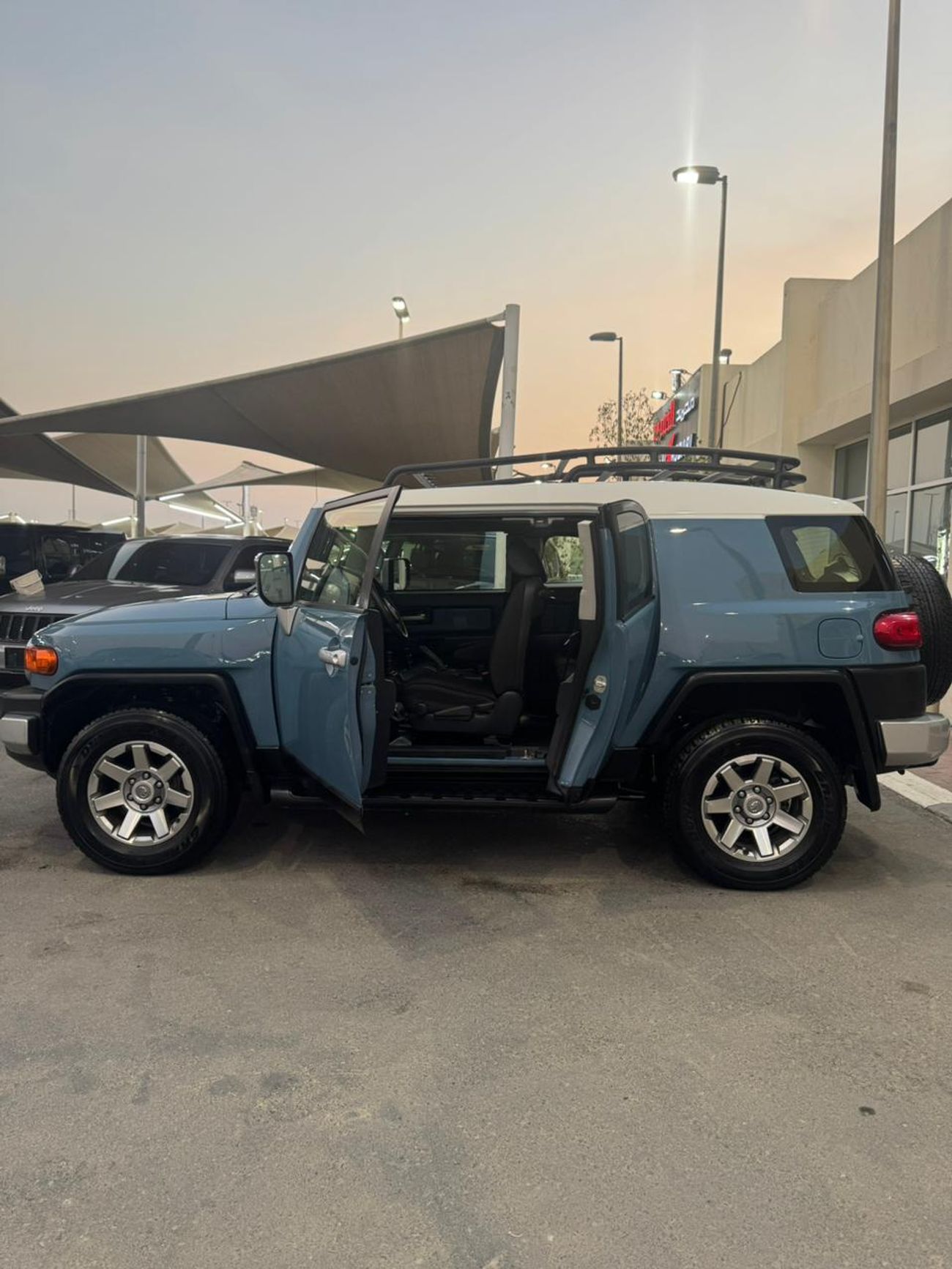 تويوتا إف جي كروزر Toyota FJ Cruiser V6 FULL OPTION MY2023 GCC