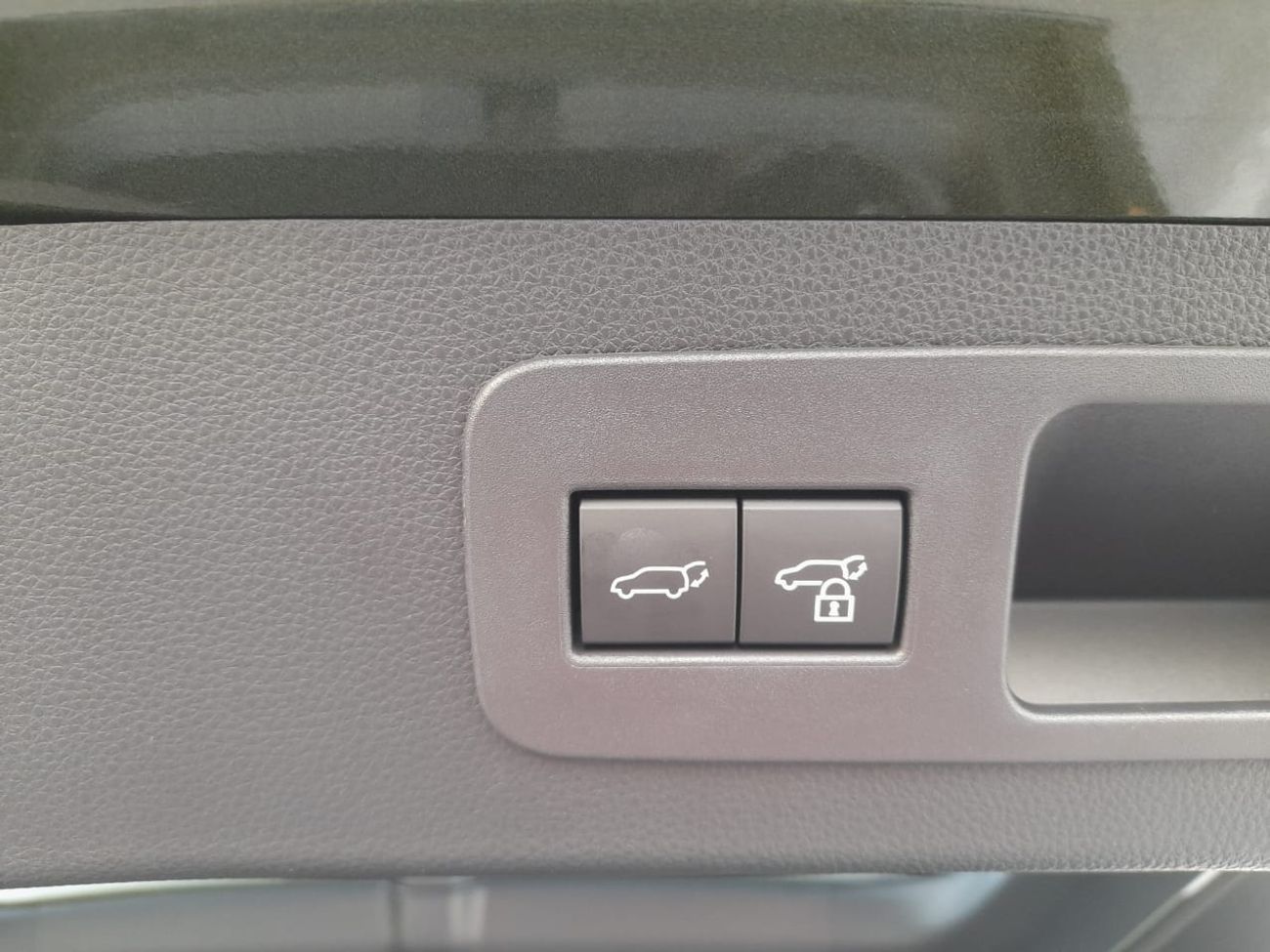 Lexus LX 500 Diesel Right-Hand drive sports luxury model top of the range with coolbox softdoor closing rear Ente