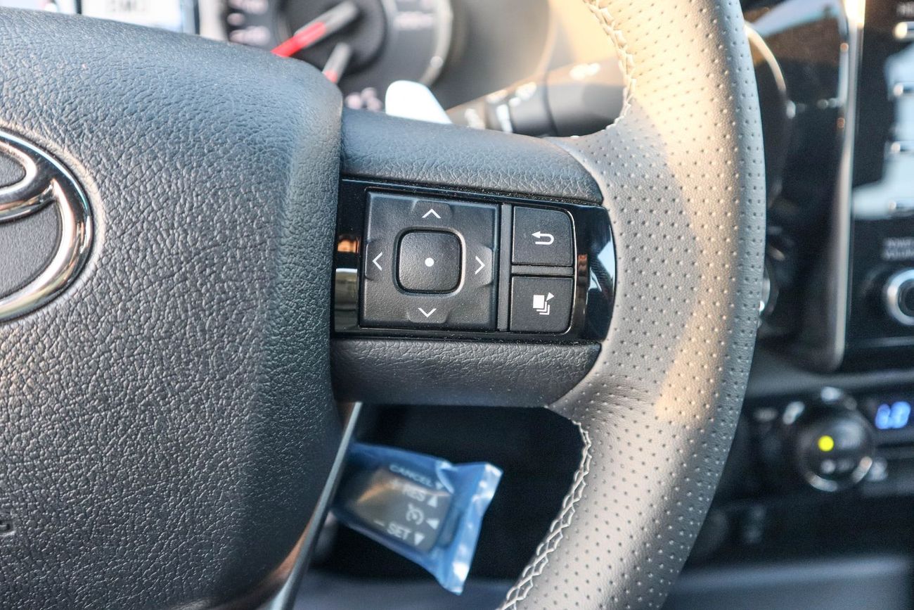 تويوتا هيلوكس GR Sport 4.0L