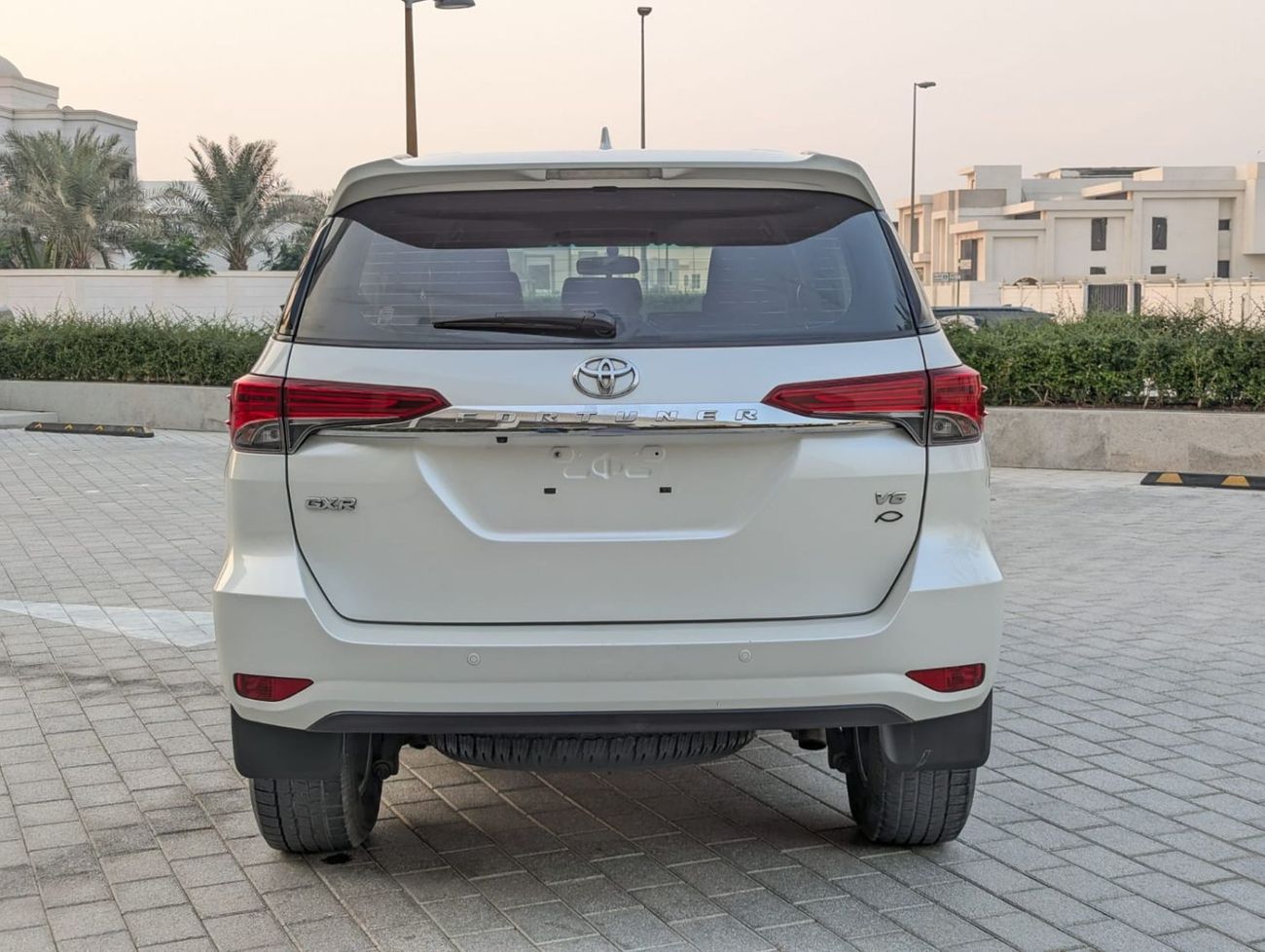 تويوتا فورتونر Toyota Fortuner 2016 LHD petrol engine 2.7 Gcc specs white