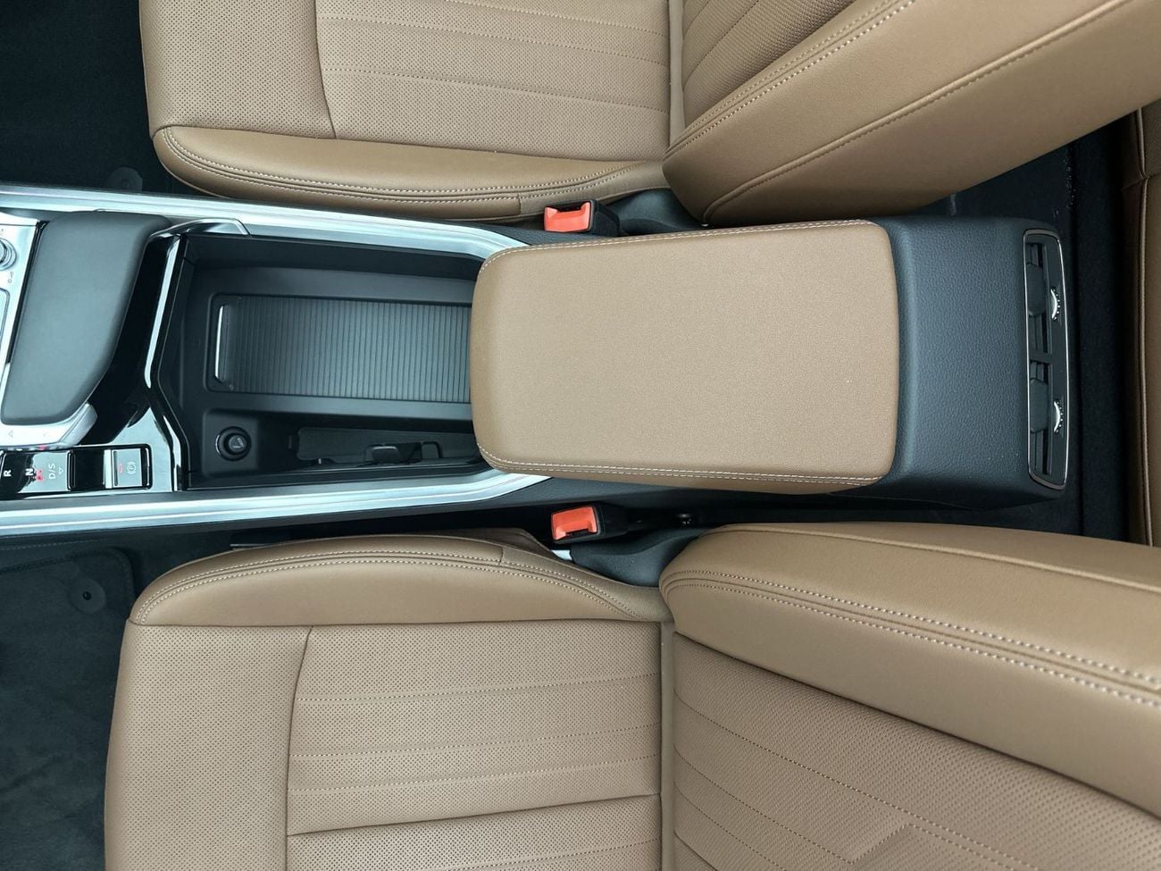 أودي Q8 إي ترون 55 quattro S Line Sportback 408hp Progress (Ref# 17203)