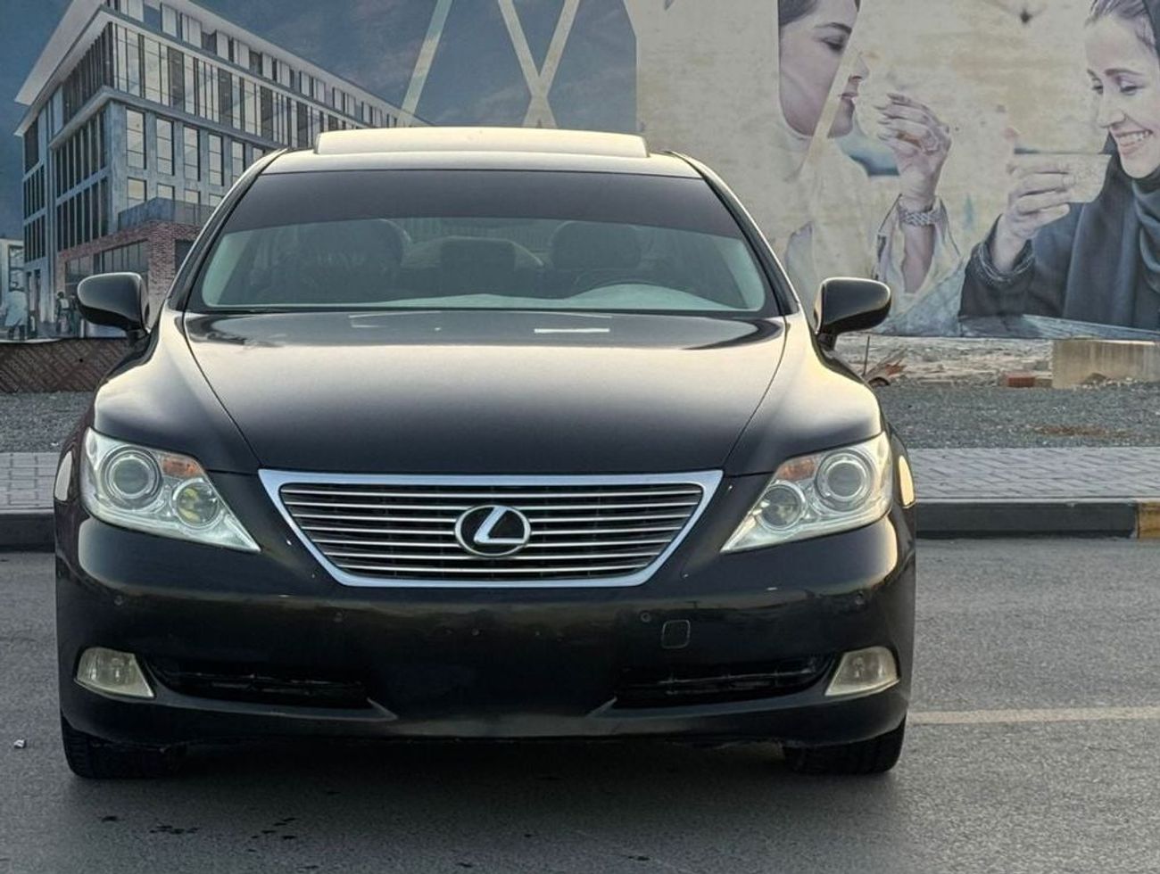 لكزس LS 460 In excellent condition and requires no expense